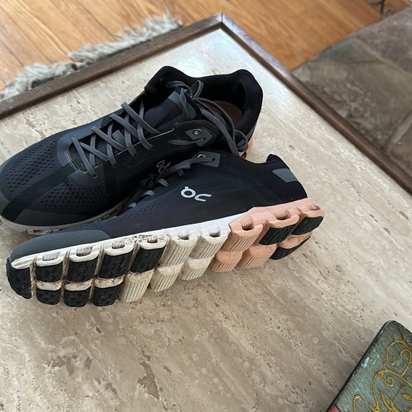 On cloud 5 running shoe , 10.5 women’s excellent condition - Picture 4 of 4